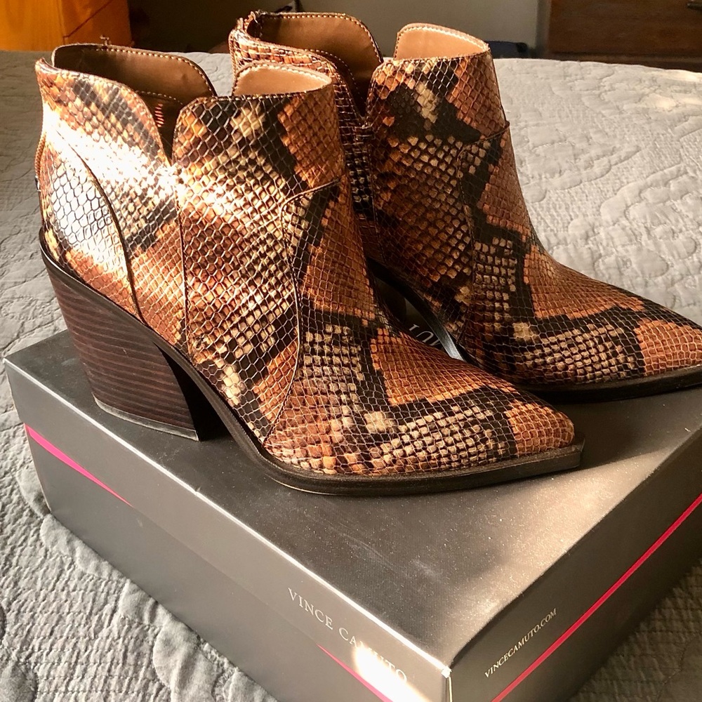Vince boots just for you!